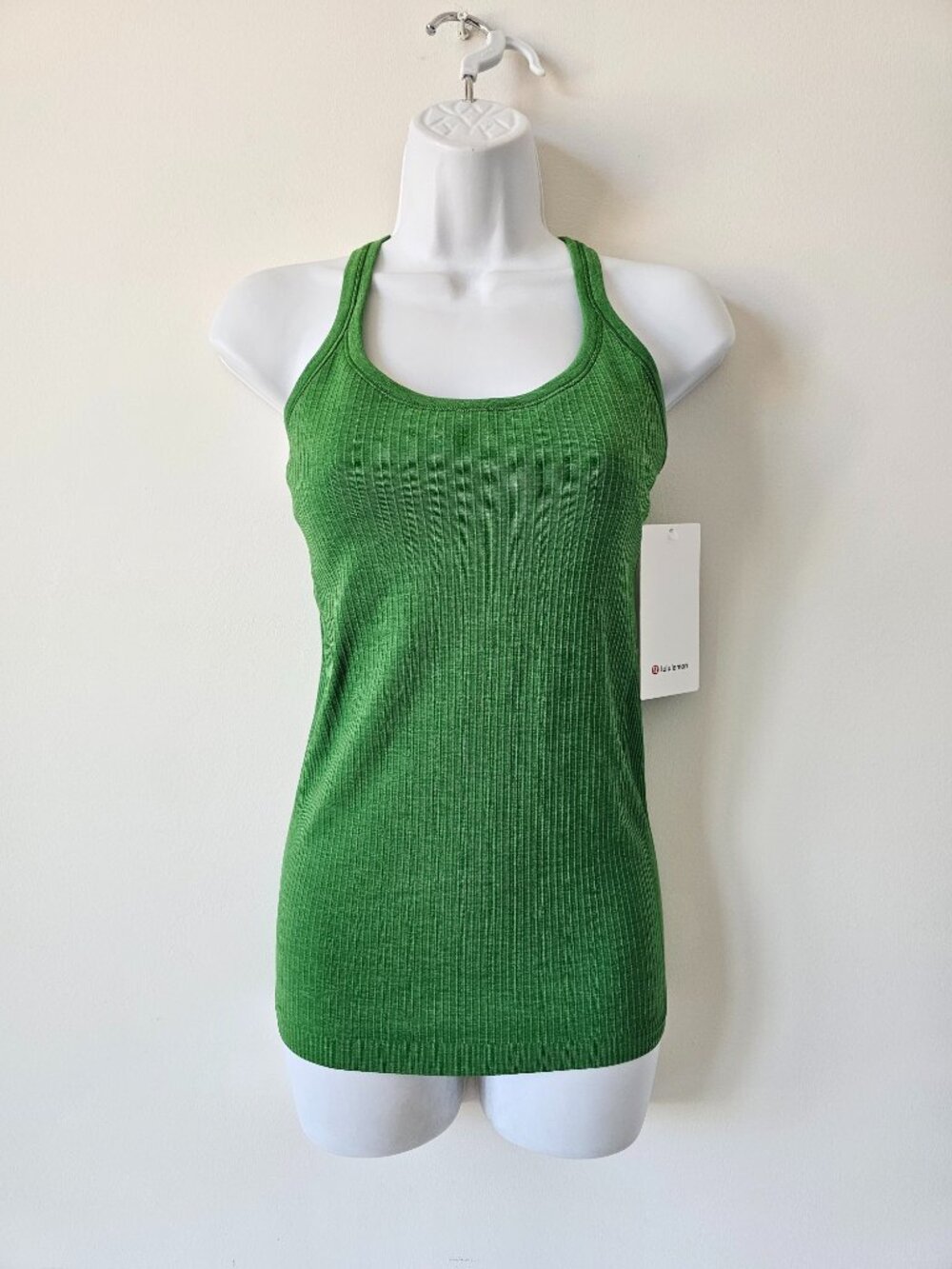 NWT LULULEMON LEON Green Ebb To Street Built In Bra Tank Top Size 6